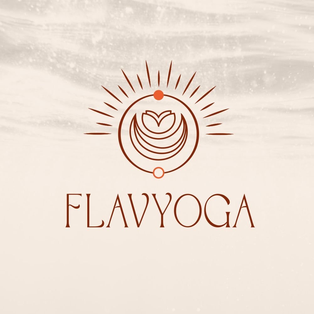 Logotype FlavYoga sur fond sable