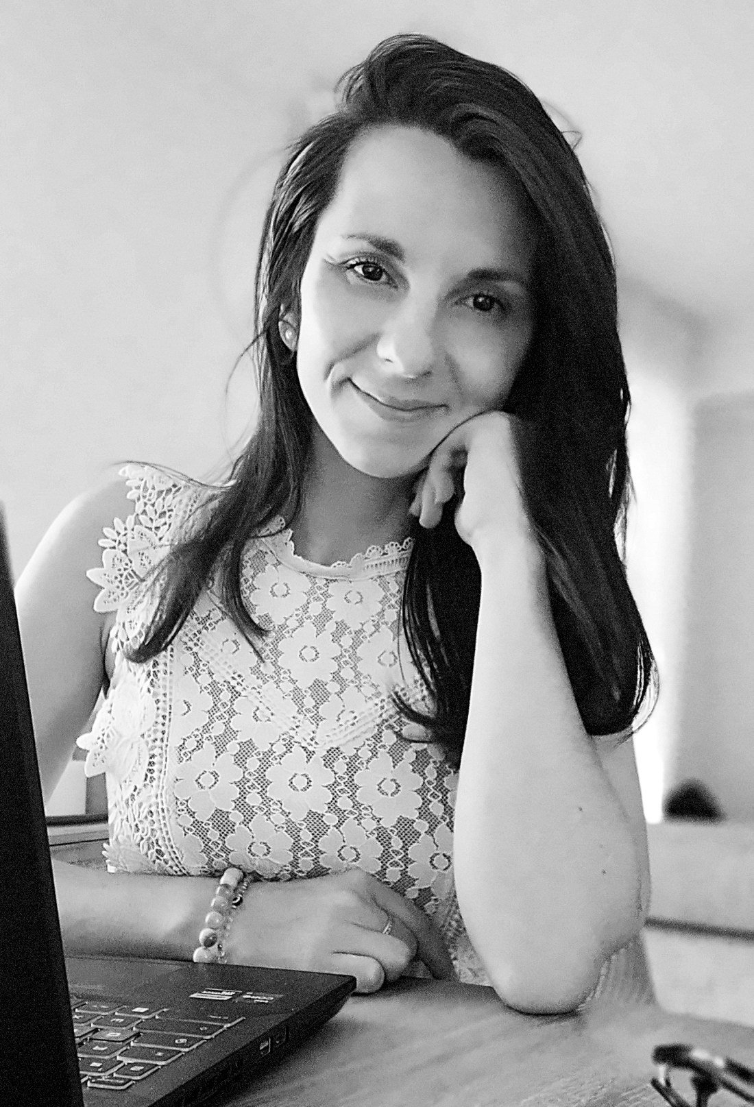 Portrait de Cindy Grammatico, graphiste freelance senior