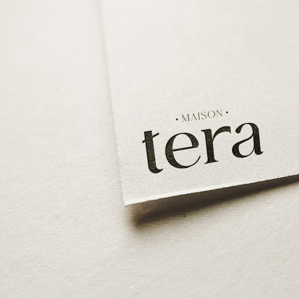 Maison Tera — Logo sur céramique